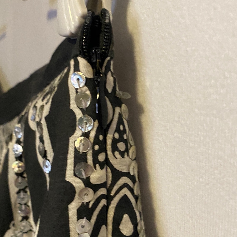 Elegant Black and White Patterned Skirt - Picture 5 of 11